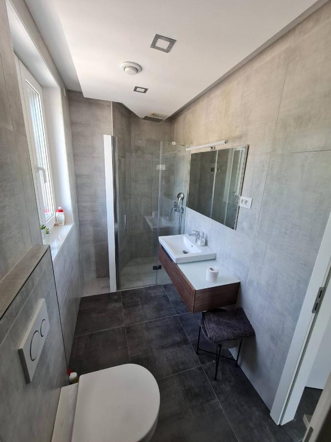 Villa Capris Apartments Koper Exterior photo